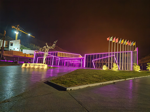 城市亮化是现代城市建设的重要组成部分,它不仅可以美化城市的夜景,还能提升城市的整体形象。随着科技的不断进步,城市亮化也得到了更多的关注和创新。本文将介绍一些关于城市亮化的创意和技术,帮助读者了解城市亮化的重要性以及如何进行会宁城市亮化的规划和实施。 城市亮化是现代城市建设的重要组成部分,它不仅可以美化城市的夜景,还能提升城市的整体形象。随着科技的不断进步,城市亮化也得到了更多的关注和创新。本文将介绍一些关于城市亮化的创意和技术,帮助读者了解会宁城市亮化的重要性以及如何进行会宁城市亮化的规划和实施。